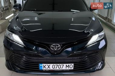 Седан Toyota Camry 2018 в Киеве