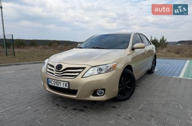 Седан Toyota Camry 2010 в Луцке