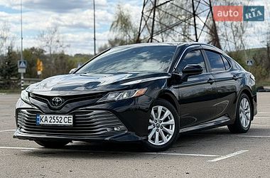 Седан Toyota Camry 2019 в Києві