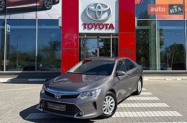 Седан Toyota Camry 2017 в Запорожье