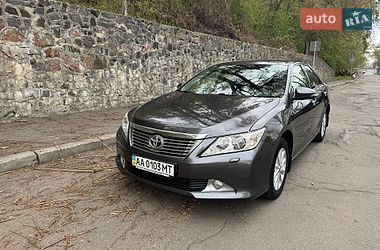 Седан Toyota Camry 2012 в Києві