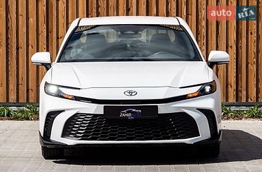 Седан Toyota Camry 2025 в Львові
