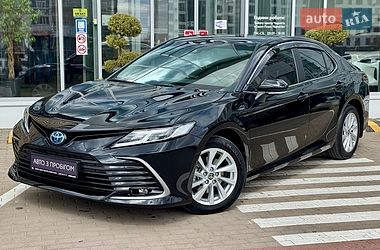 Седан Toyota Camry 2023 в Чернігові