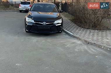 Седан Toyota Camry 2016 в Киеве