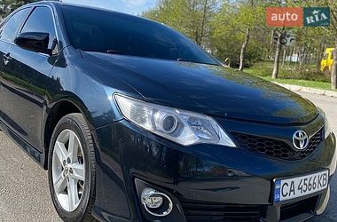 Седан Toyota Camry 2012 в Умани