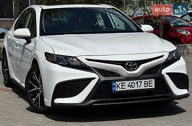 Седан Toyota Camry 2022 в Днепре