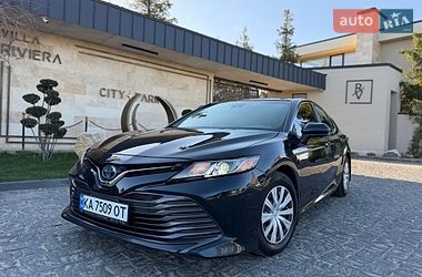 Седан Toyota Camry 2020 в Львові