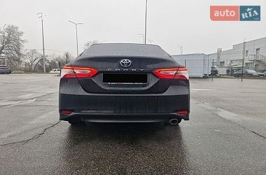 Седан Toyota Camry 2018 в Киеве