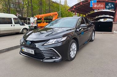 Седан Toyota Camry 2022 в Киеве
