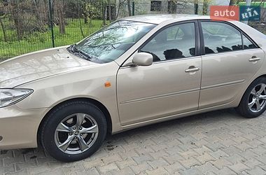 Седан Toyota Camry 2003 в Кременчуге