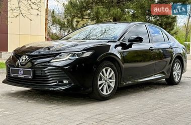Седан Toyota Camry 2018 в Дніпрі