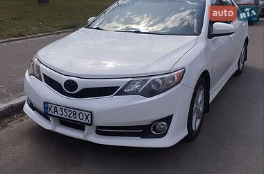 Седан Toyota Camry 2013 в Києві