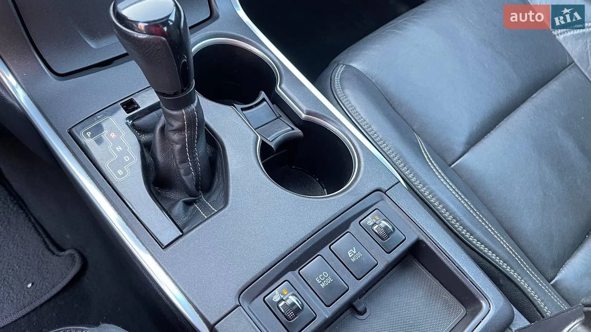 2016 Toyota Camry - мініатюра 13