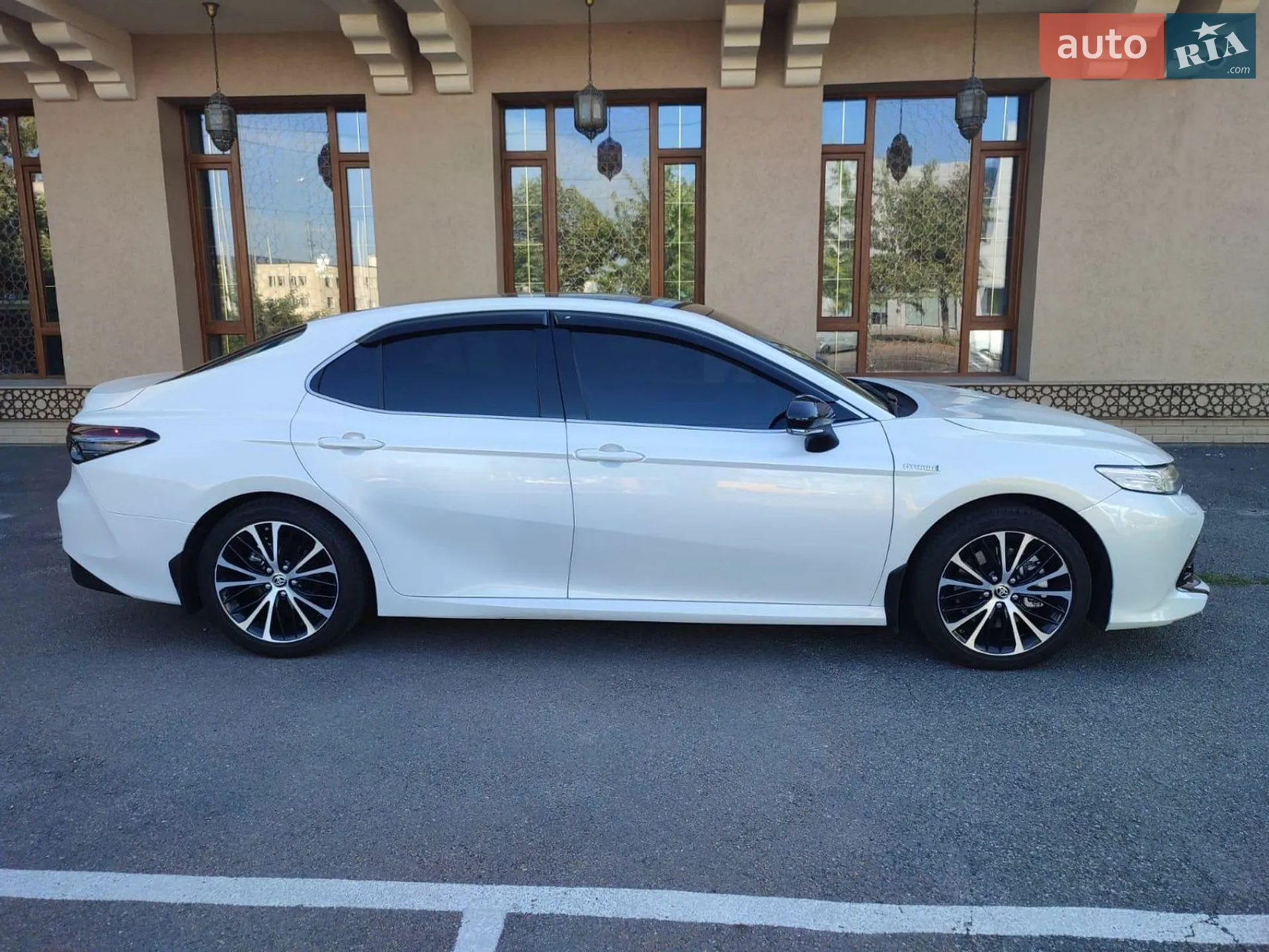 2020 Toyota Camry - фото 1