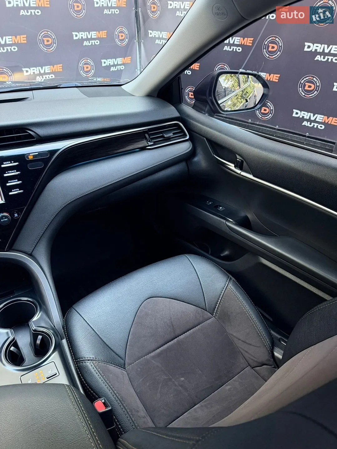 2019 Toyota Camry - мініатюра 19