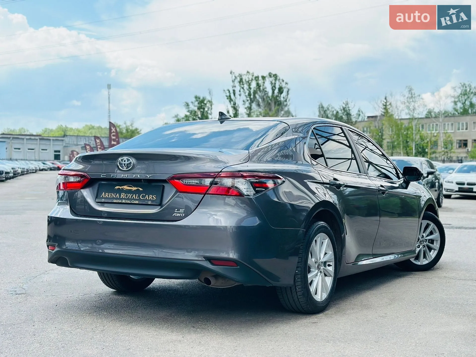 2020 Toyota Camry - мініатюра 2