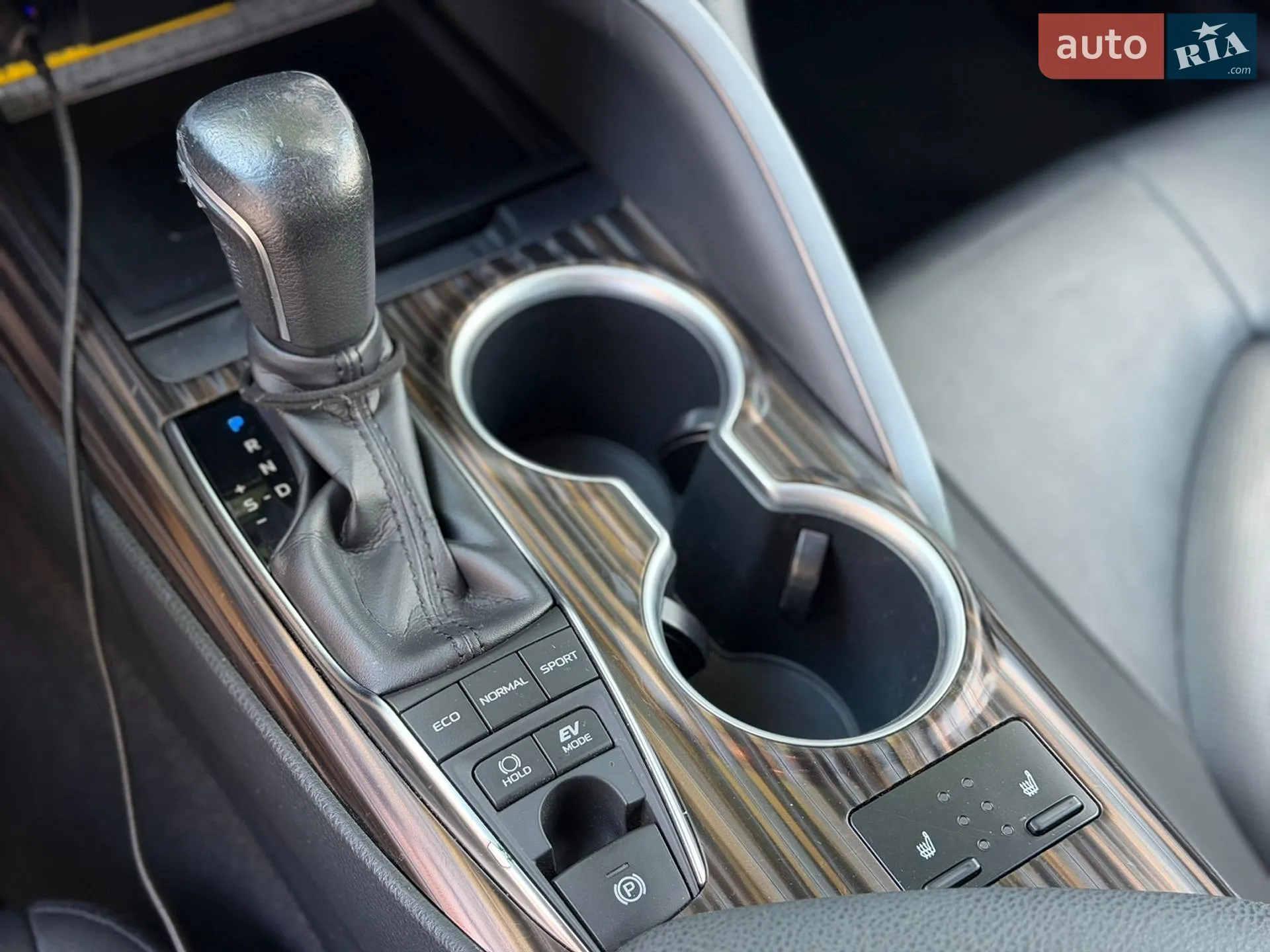 2020 Toyota Camry - мініатюра 16