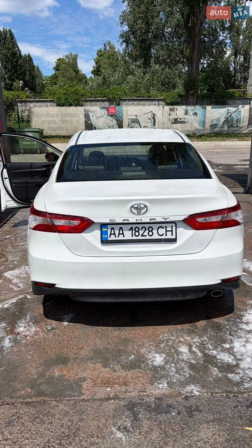 2019 Toyota Camry - мініатюра 3