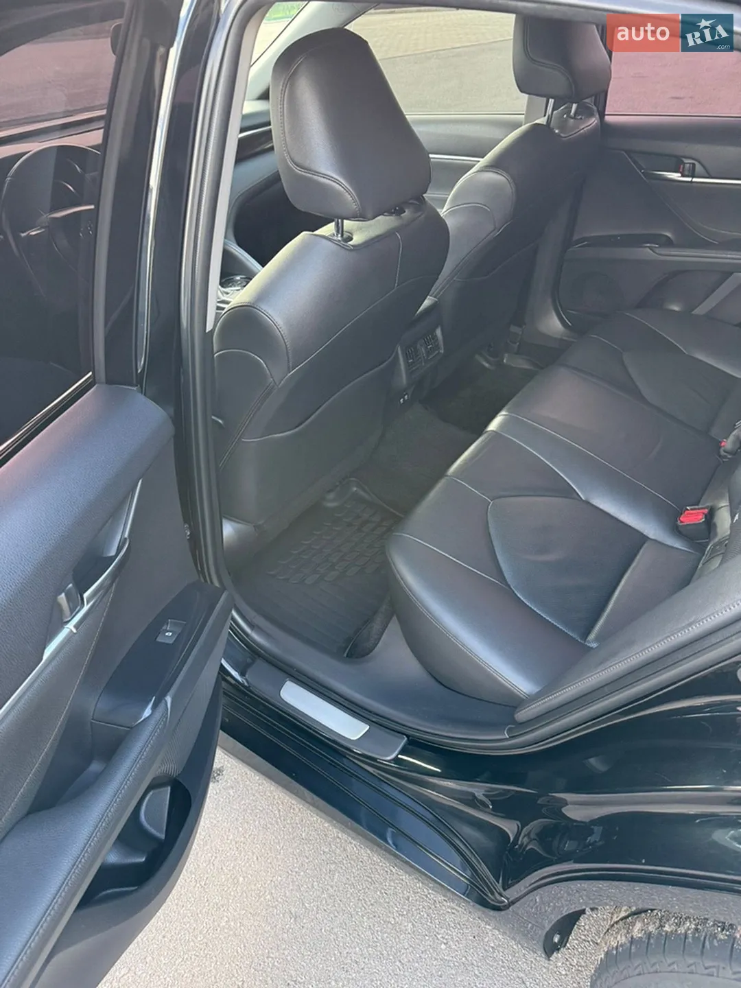 2018 Toyota Camry - мініатюра 17