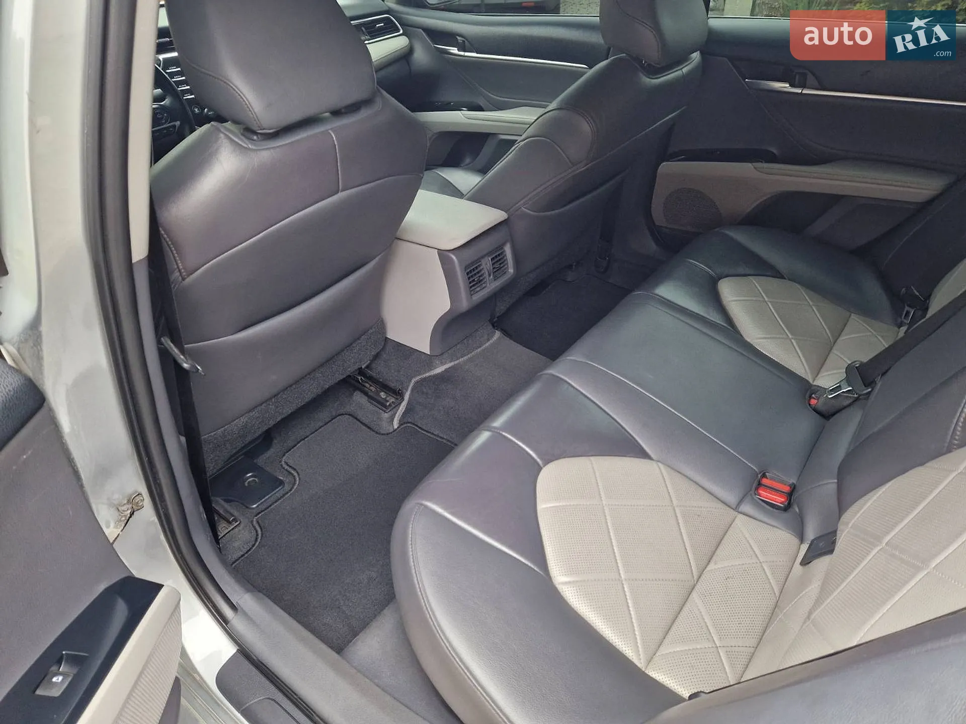 2018 Toyota Camry - мініатюра 5