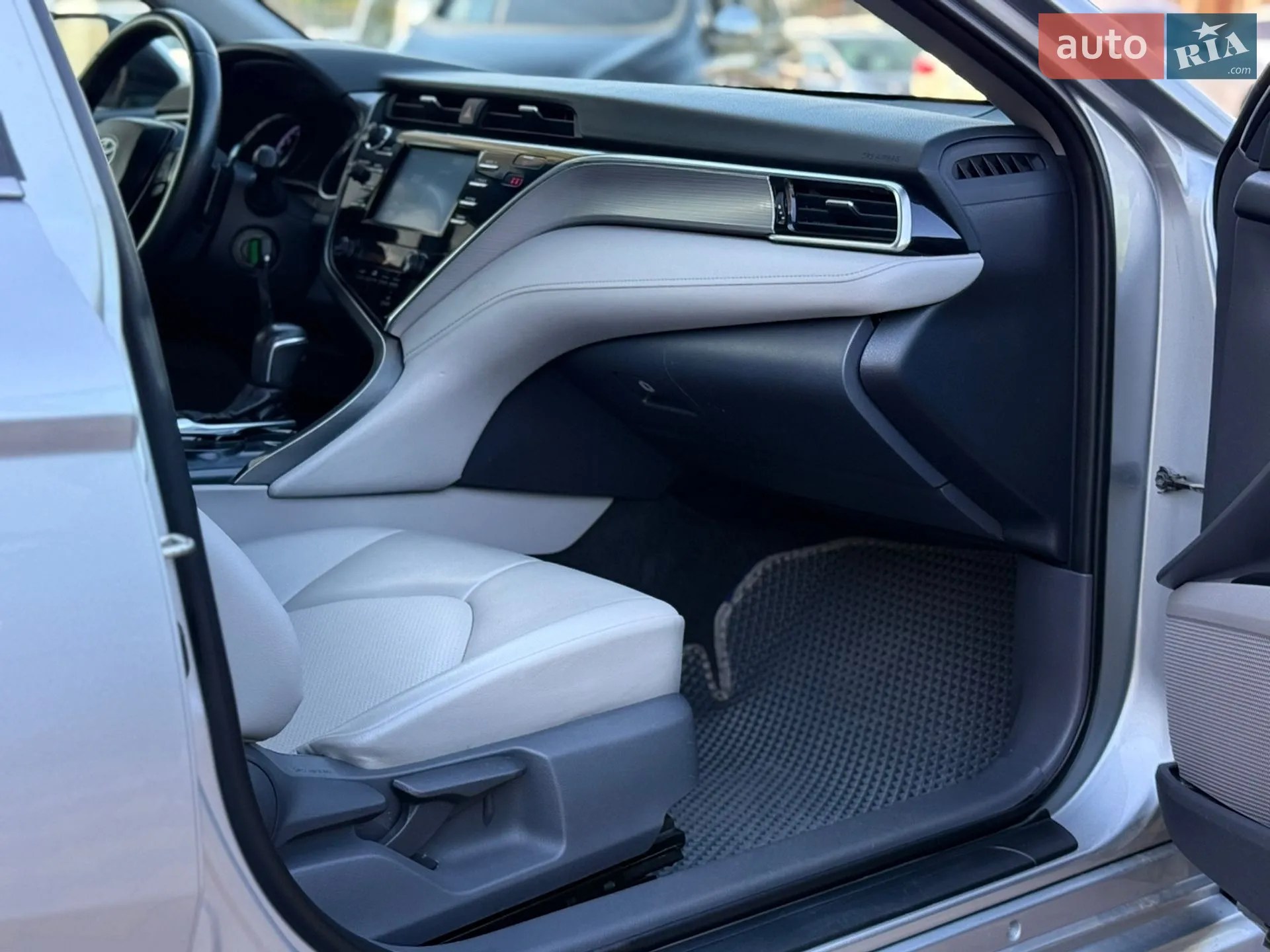 2018 Toyota Camry - мініатюра 18