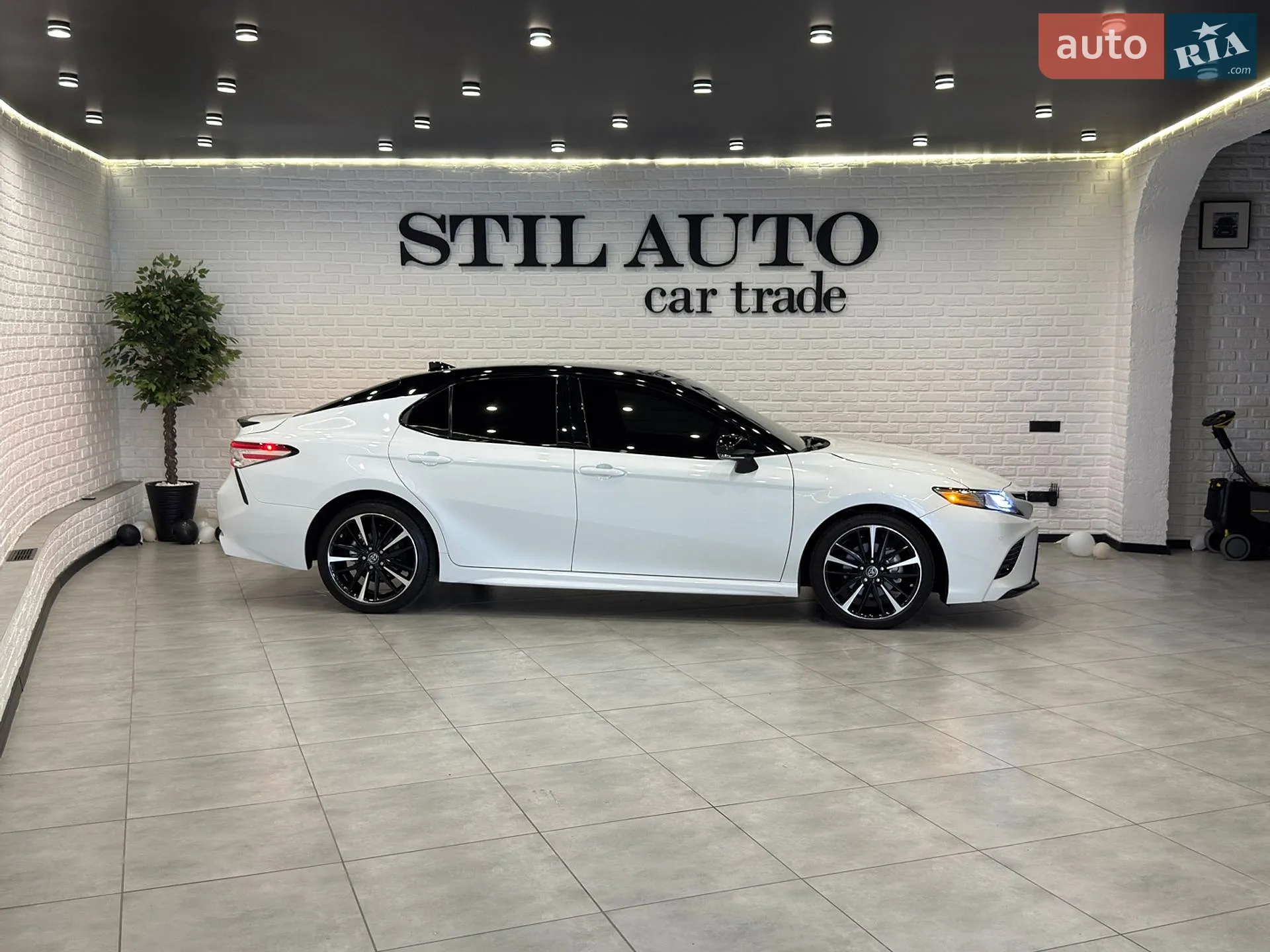 2019 Toyota Camry - мініатюра 5