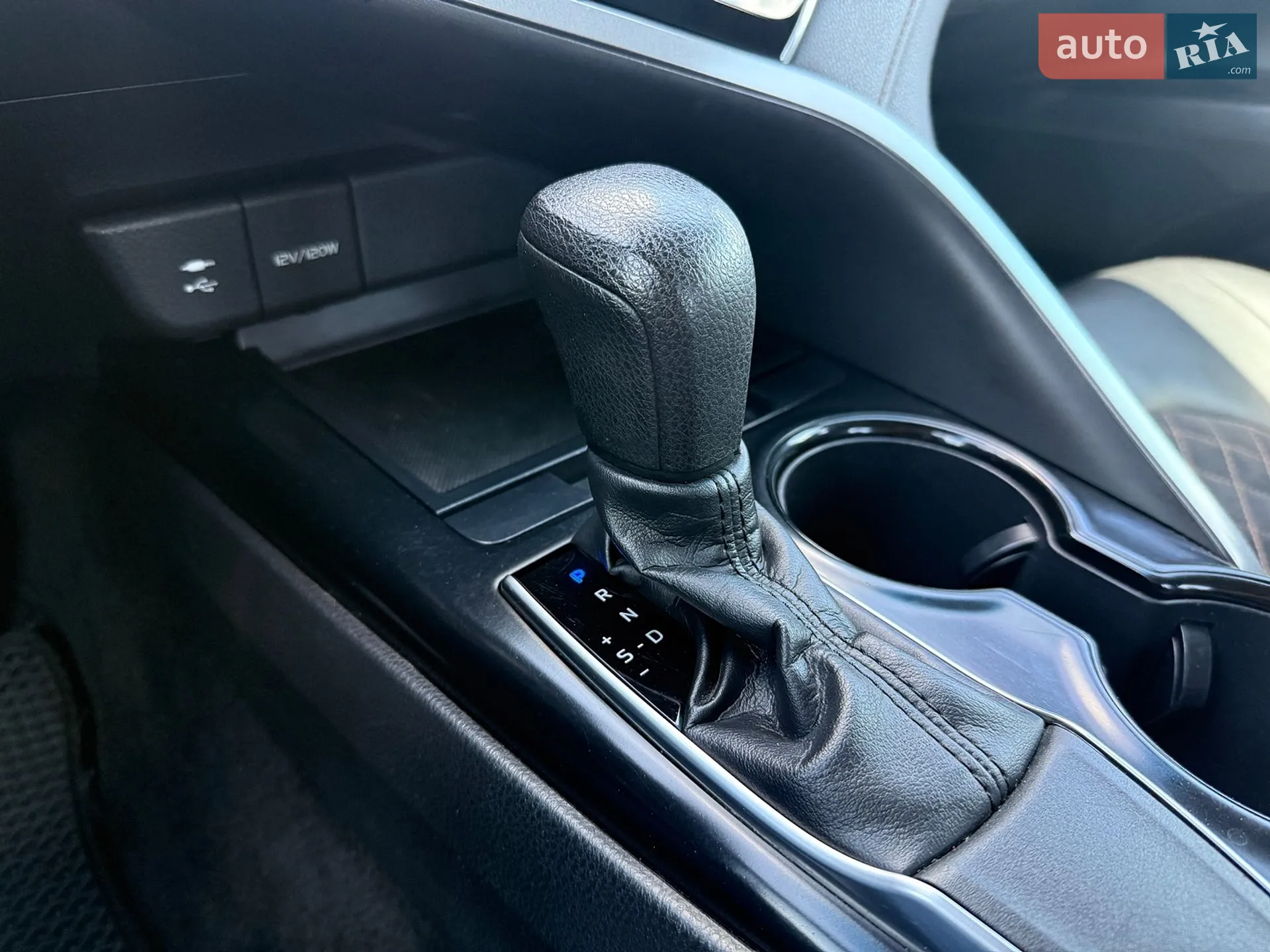 2018 Toyota Camry - мініатюра 24