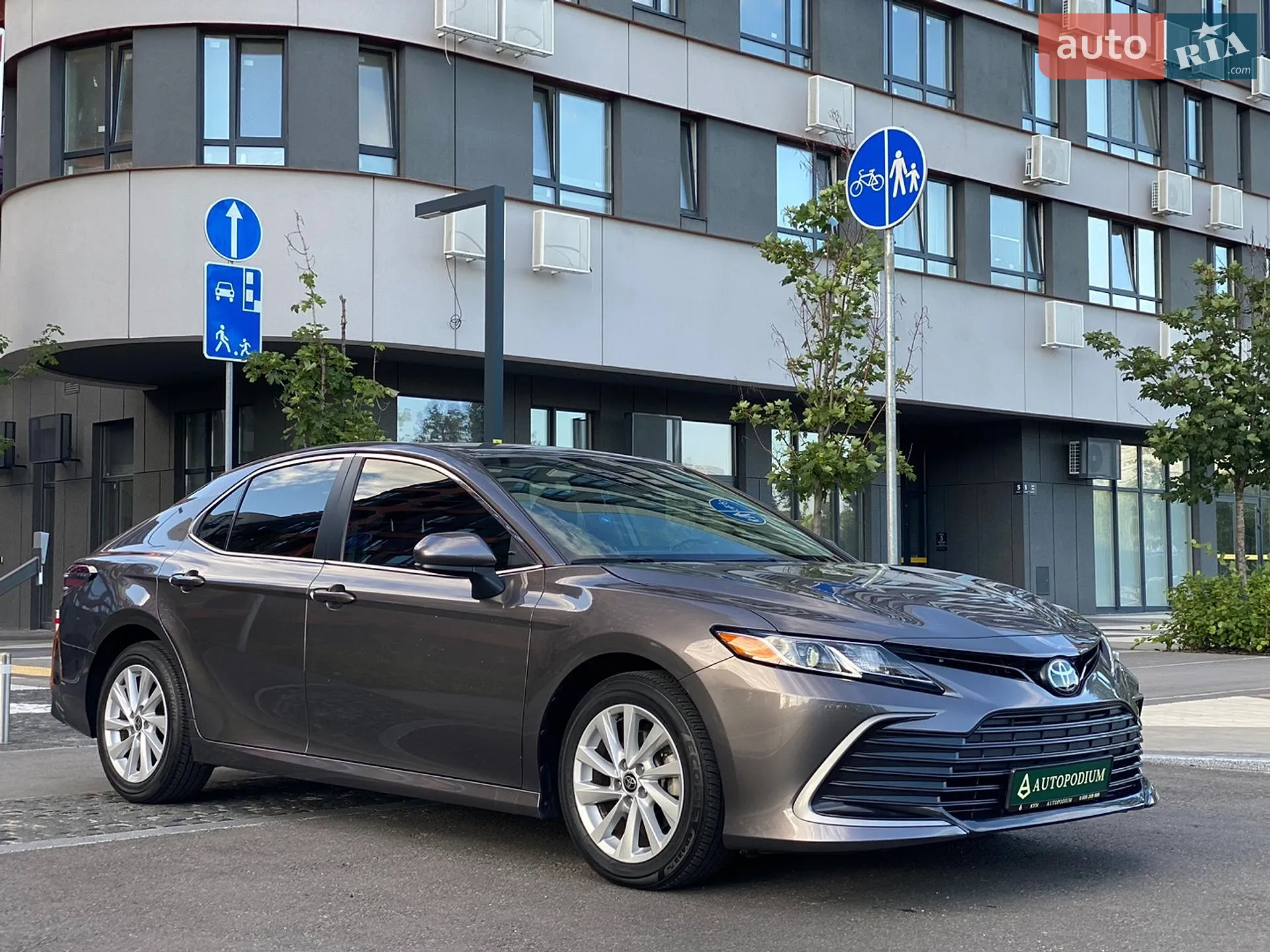 2021 Toyota Camry - мініатюра 2