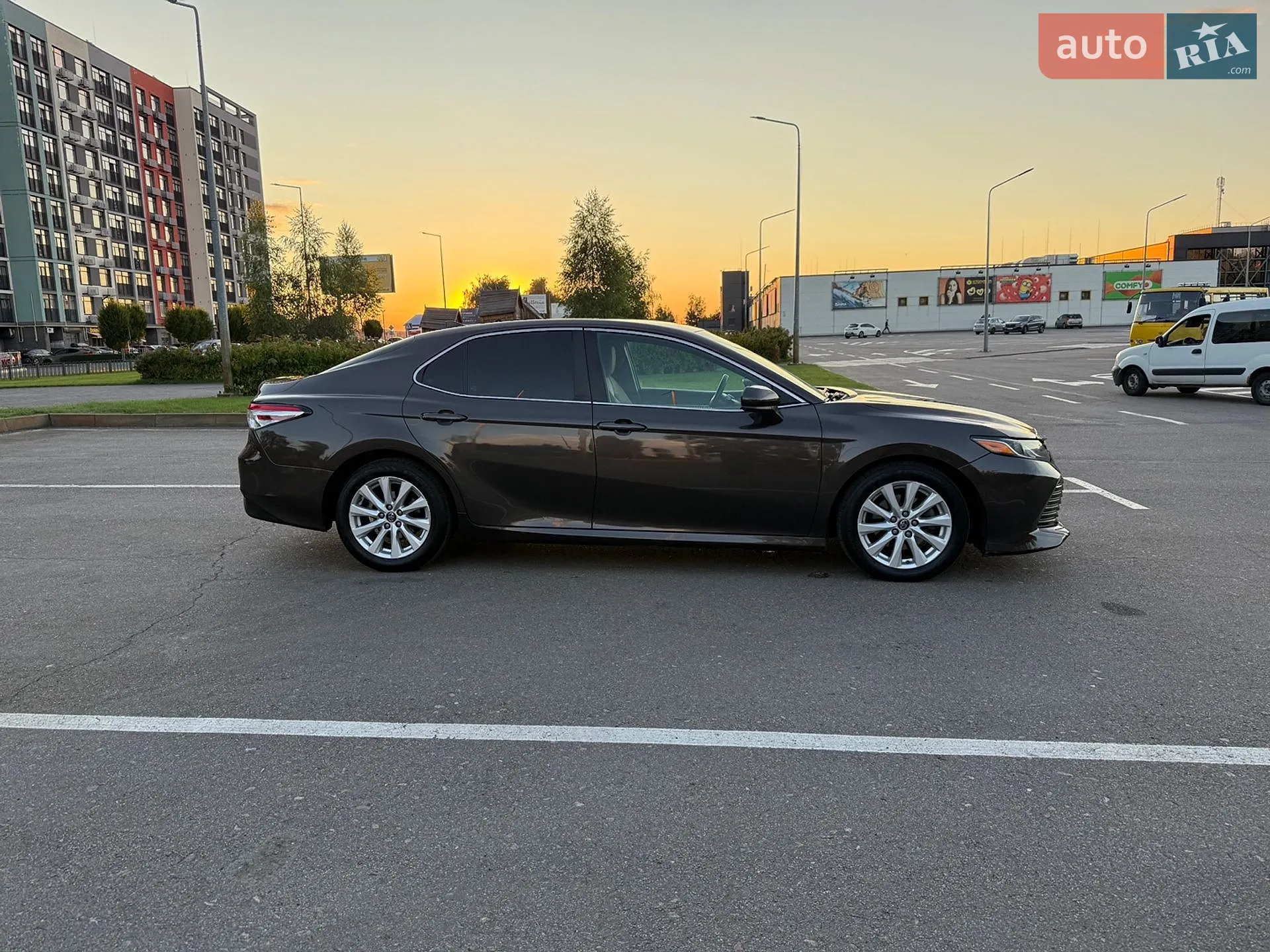 2018 Toyota Camry - мініатюра 12