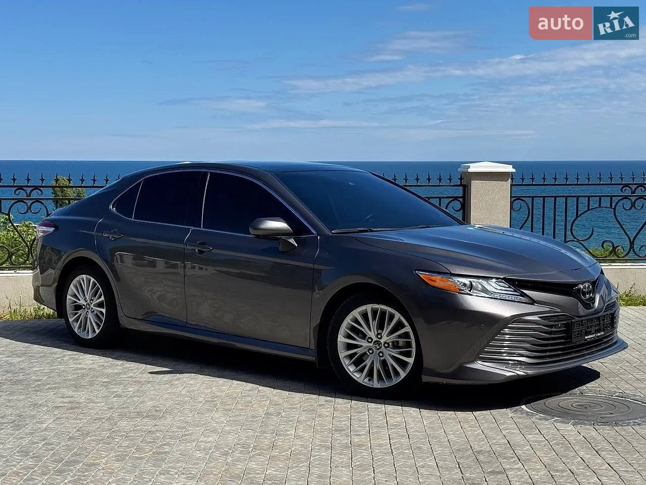 2017 Toyota Camry - мініатюра 2