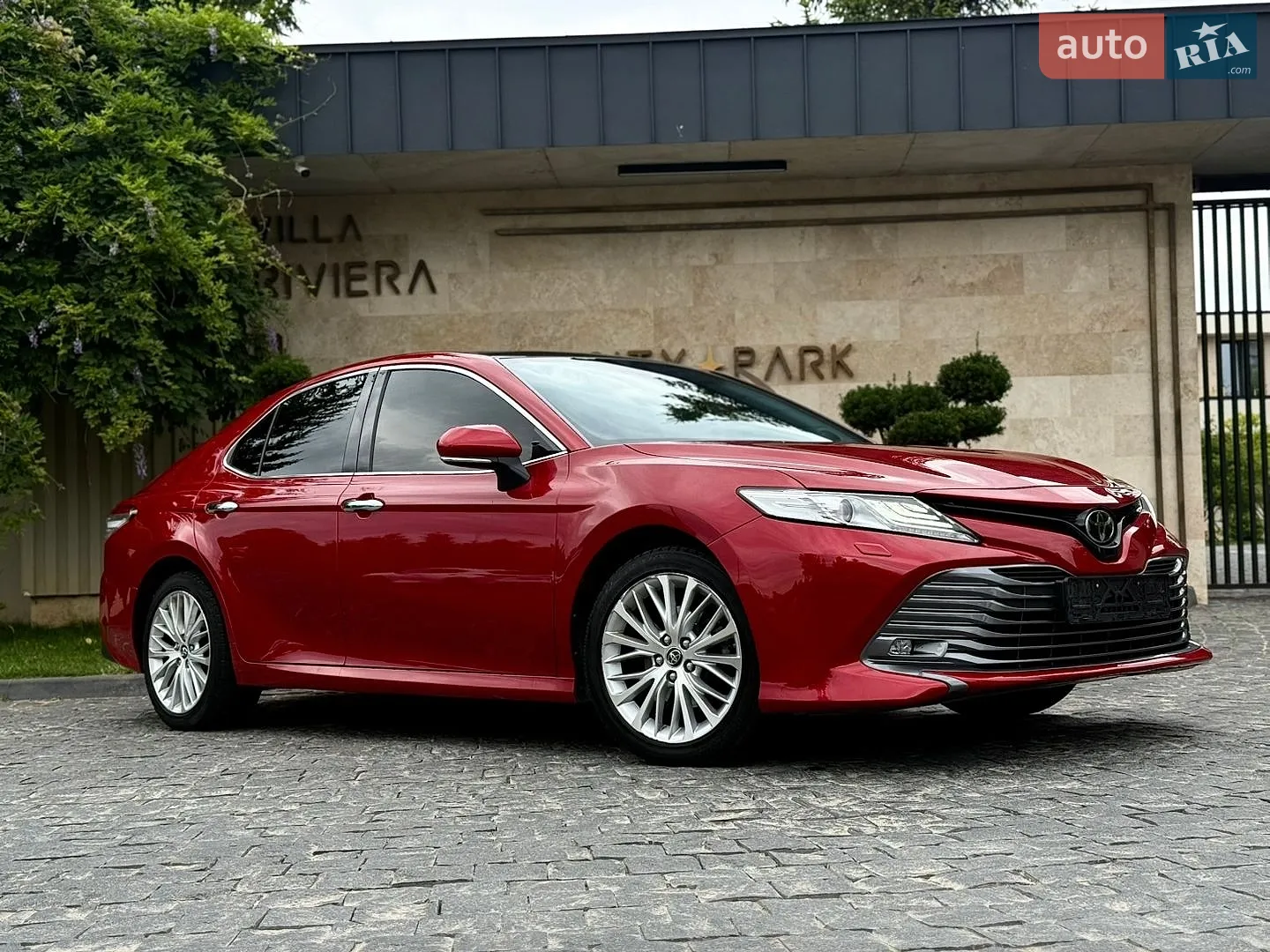 2019 Toyota Camry - мініатюра 2