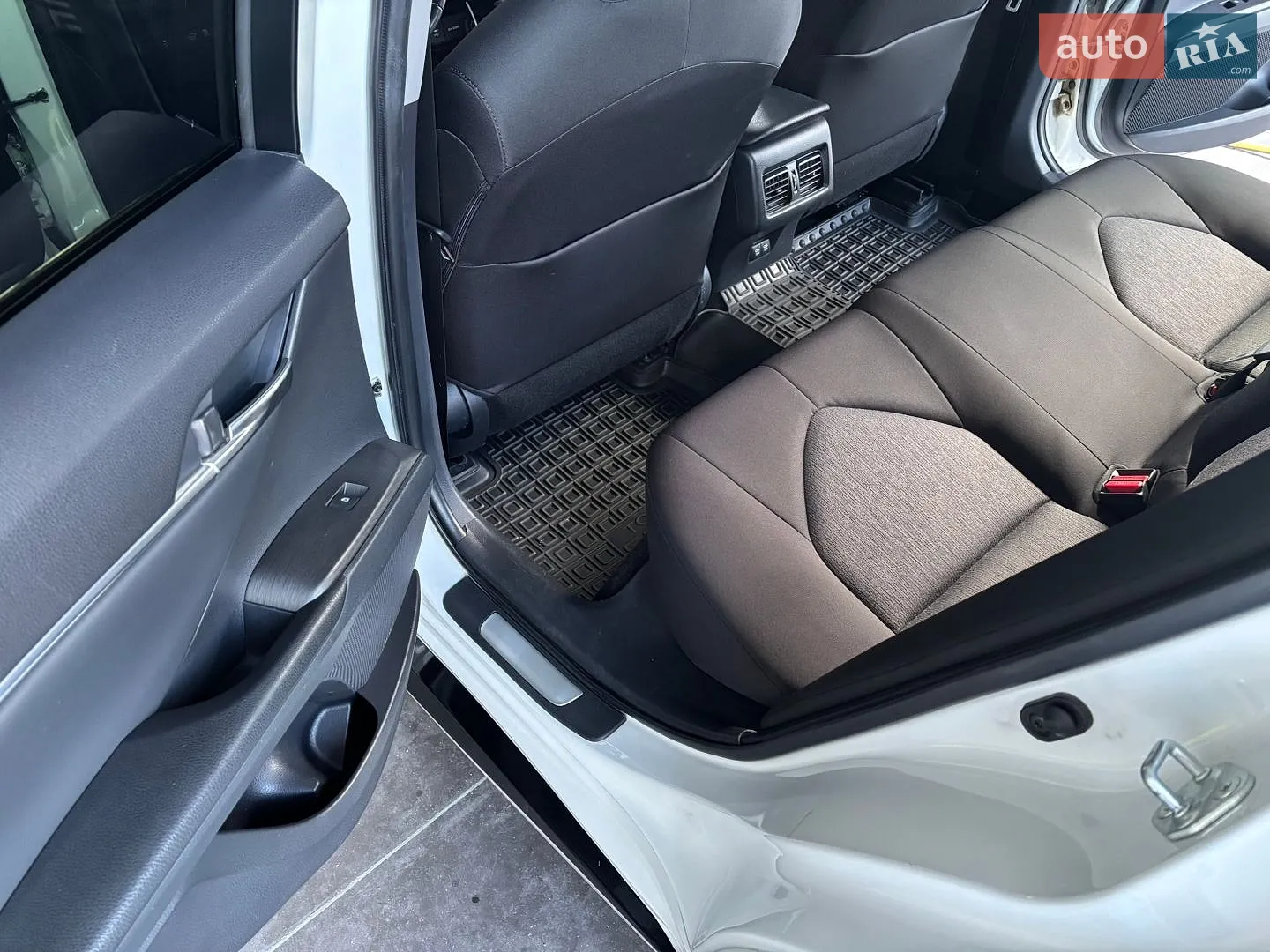 2018 Toyota Camry - мініатюра 12