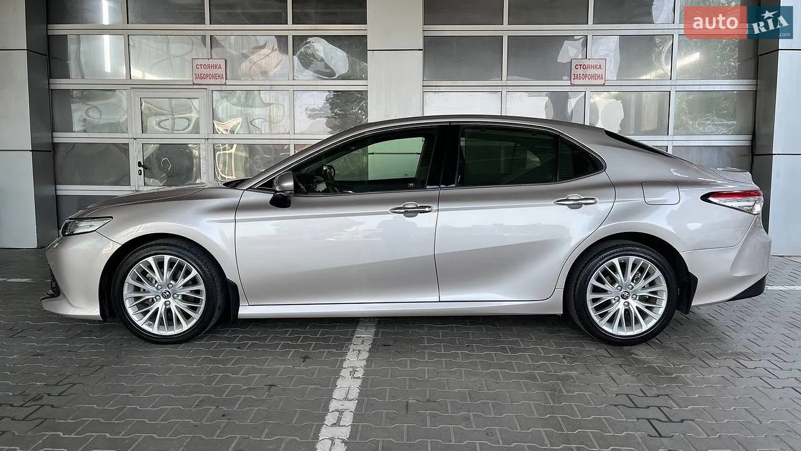 2018 Toyota Camry - мініатюра 3