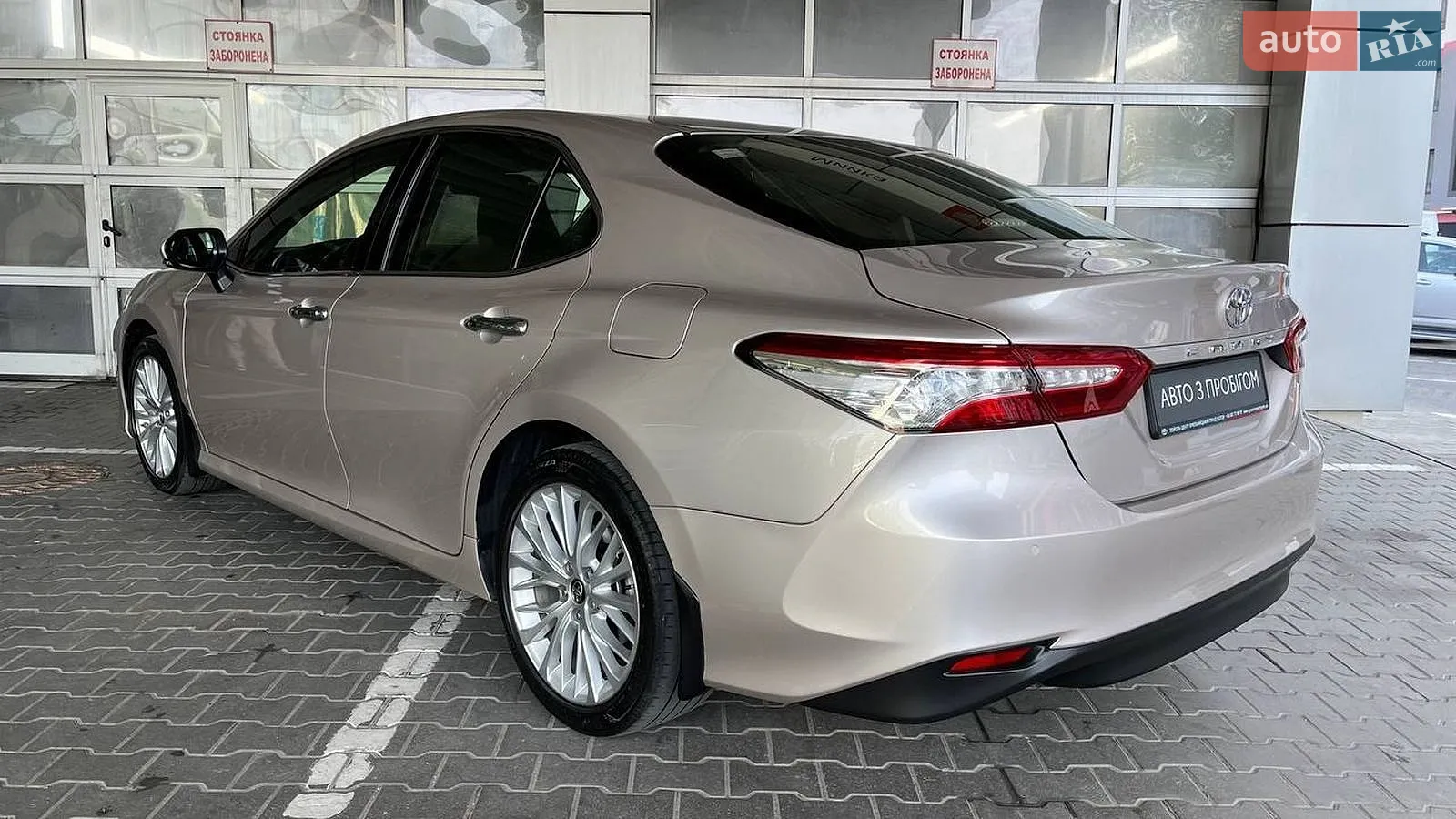 2018 Toyota Camry - мініатюра 2