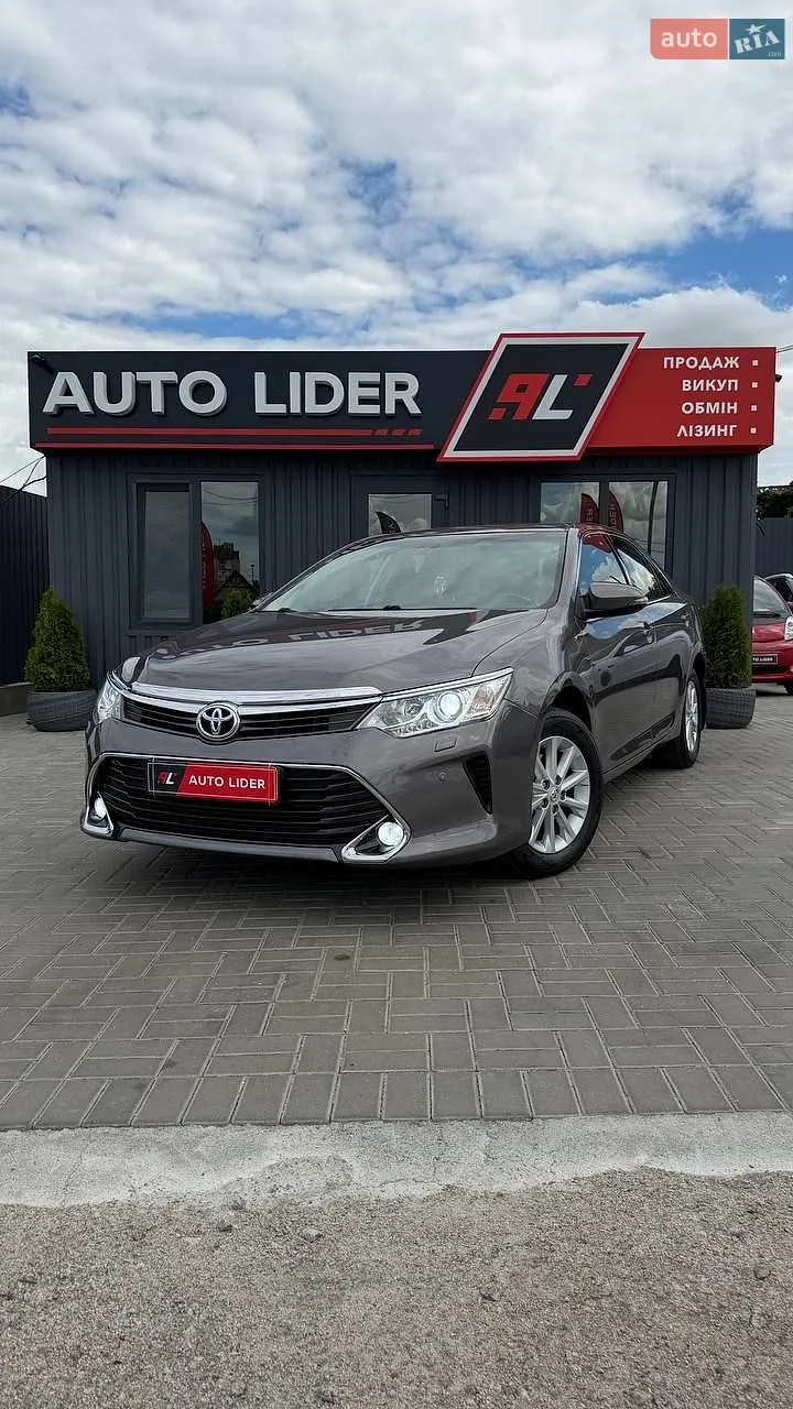2016 Toyota Camry - фото 1
