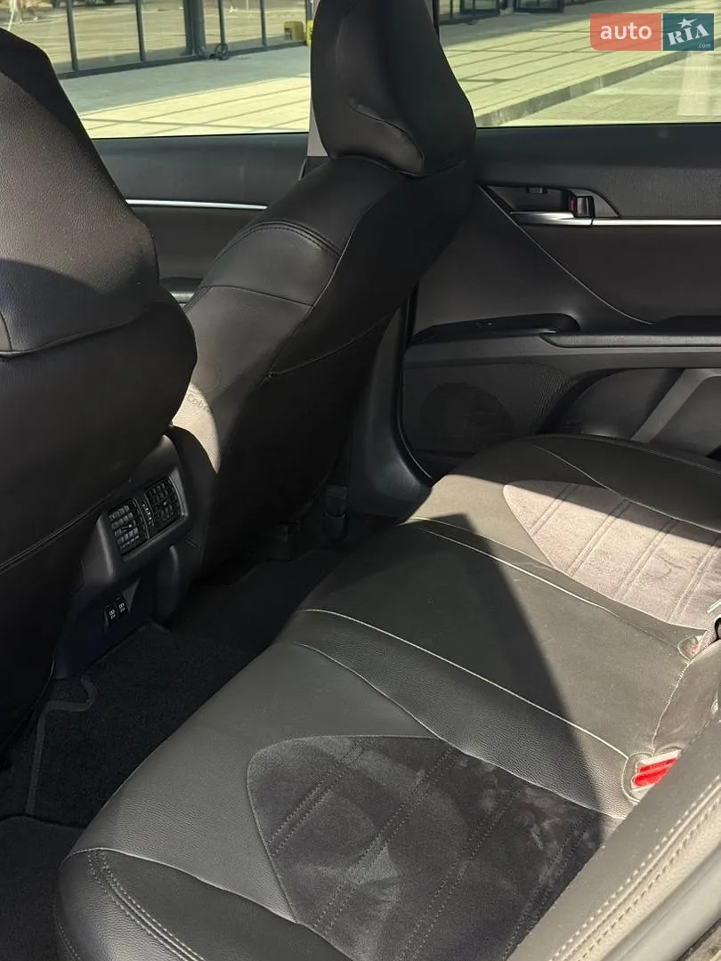 2018 Toyota Camry - мініатюра 13