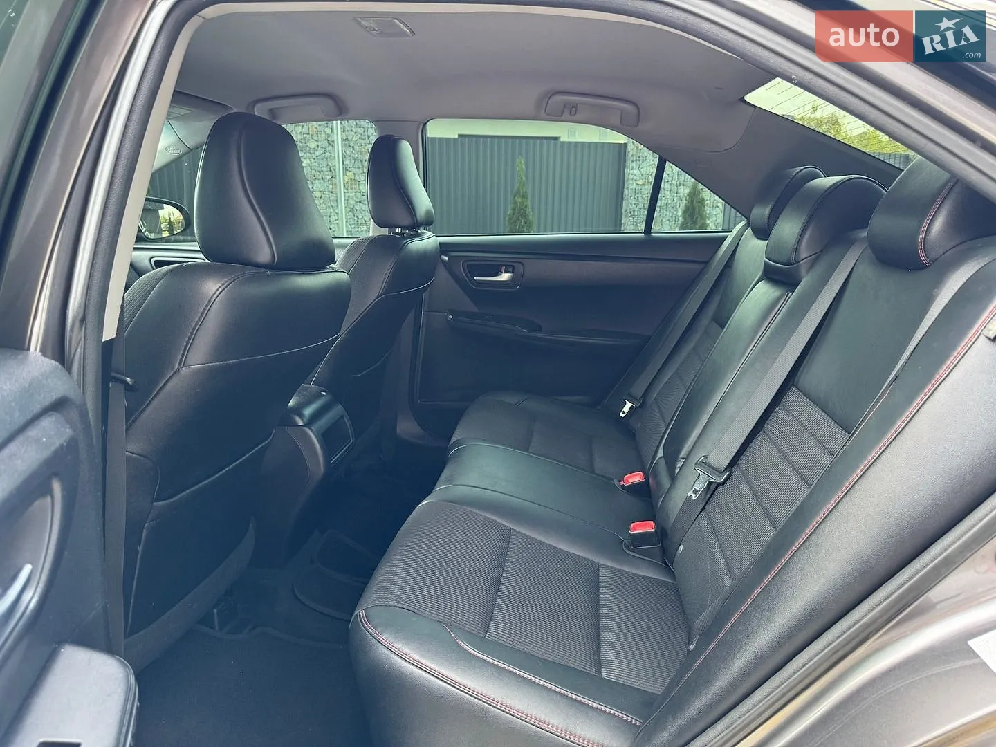 2016 Toyota Camry - мініатюра 18