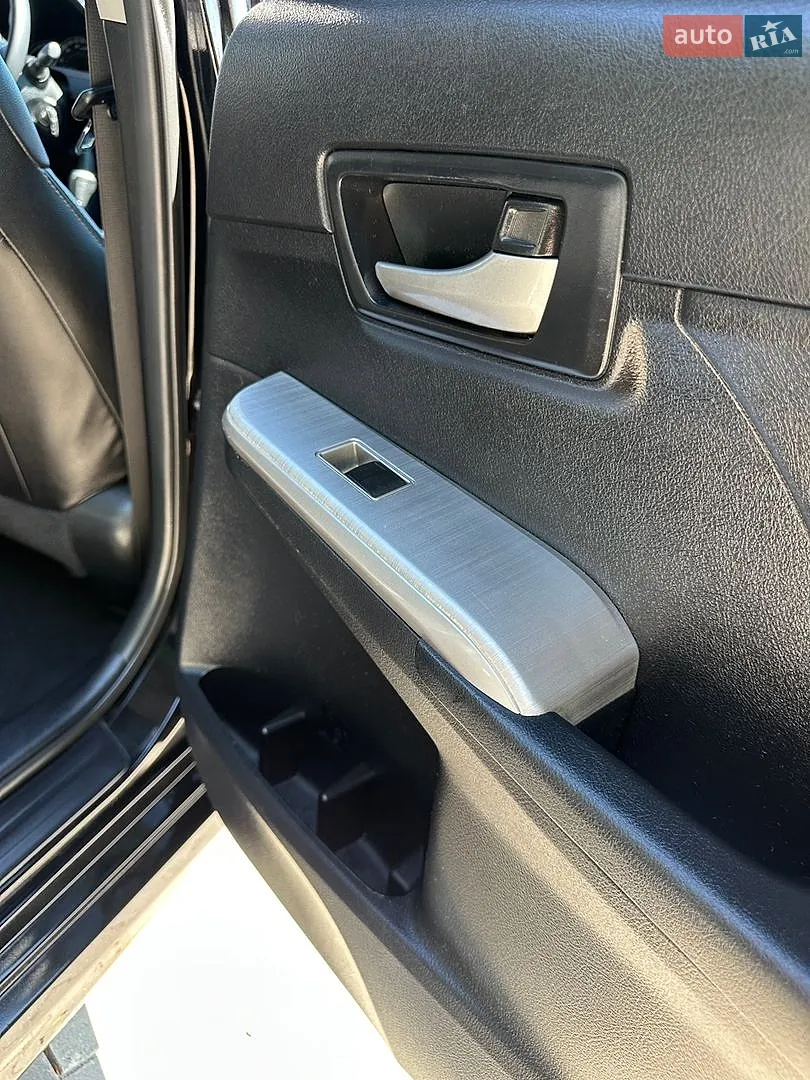 2013 Toyota Camry - мініатюра 32