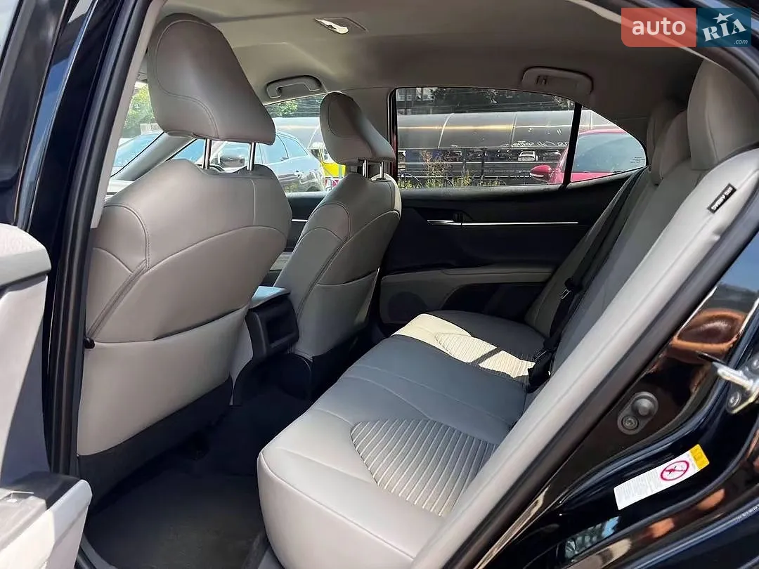 2018 Toyota Camry - мініатюра 17