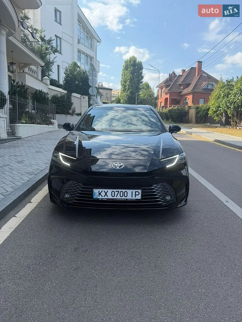 2025 Toyota Camry - фото 1