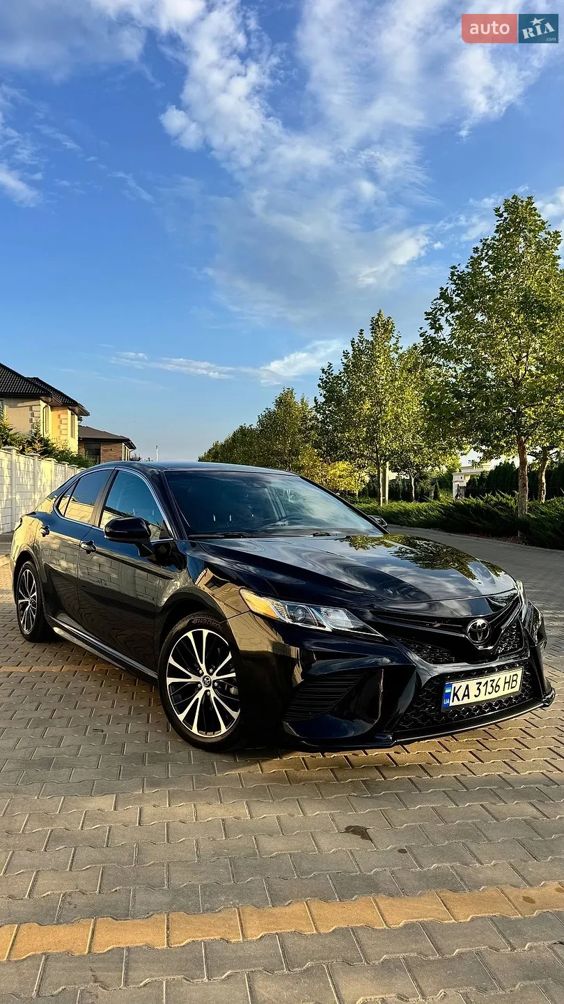 2020 Toyota Camry - фото 1