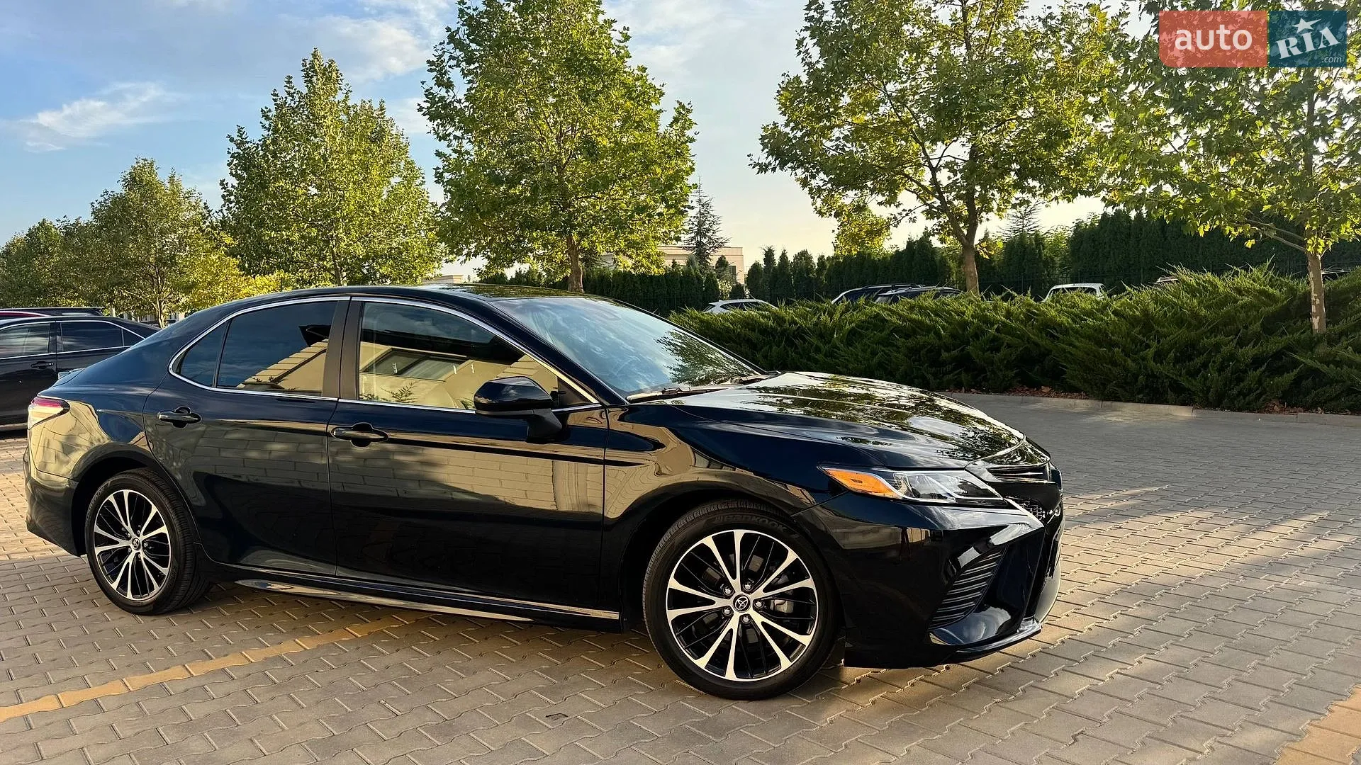 2020 Toyota Camry - мініатюра 2