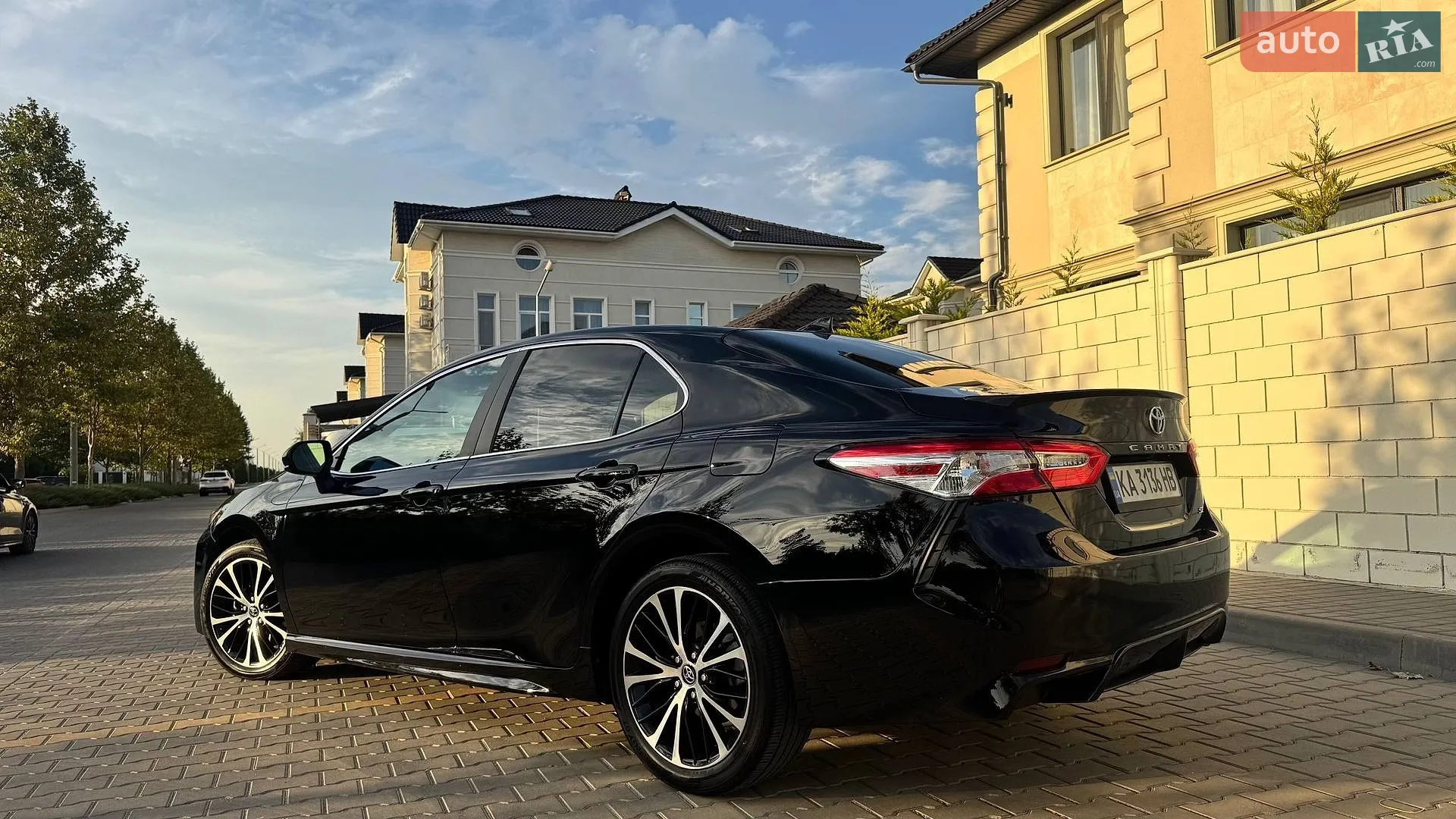 2020 Toyota Camry - мініатюра 3