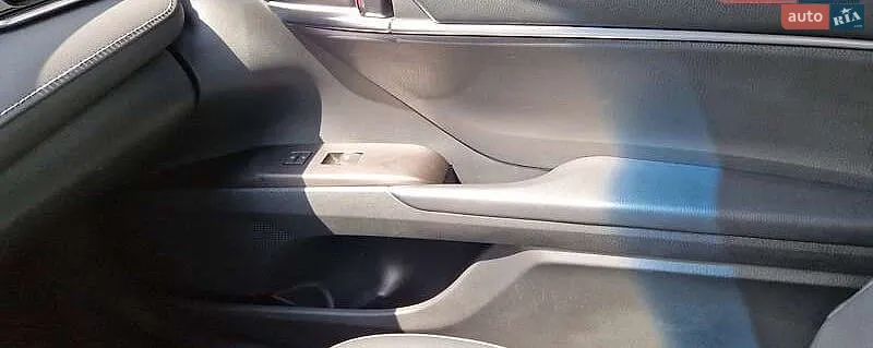 2018 Toyota Camry - мініатюра 12