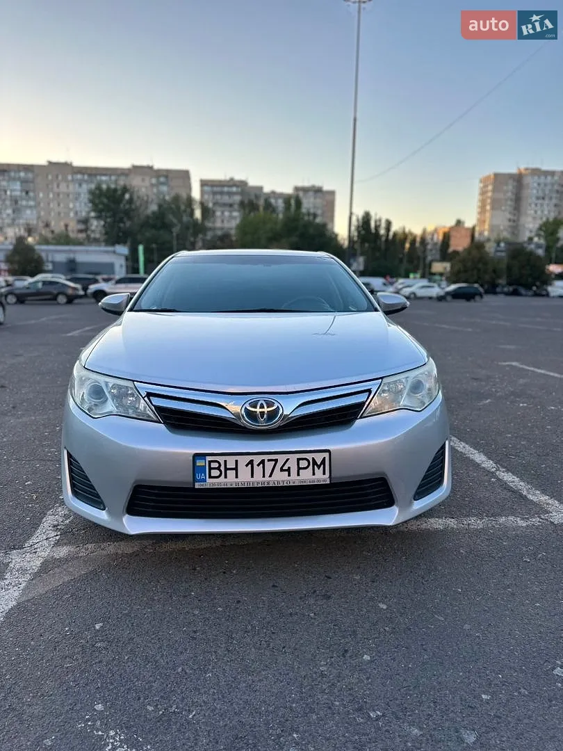 2013 Toyota Camry - фото 1