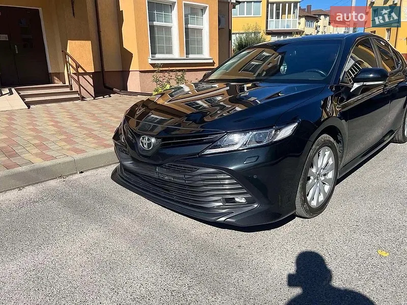 Toyota Camry 2019