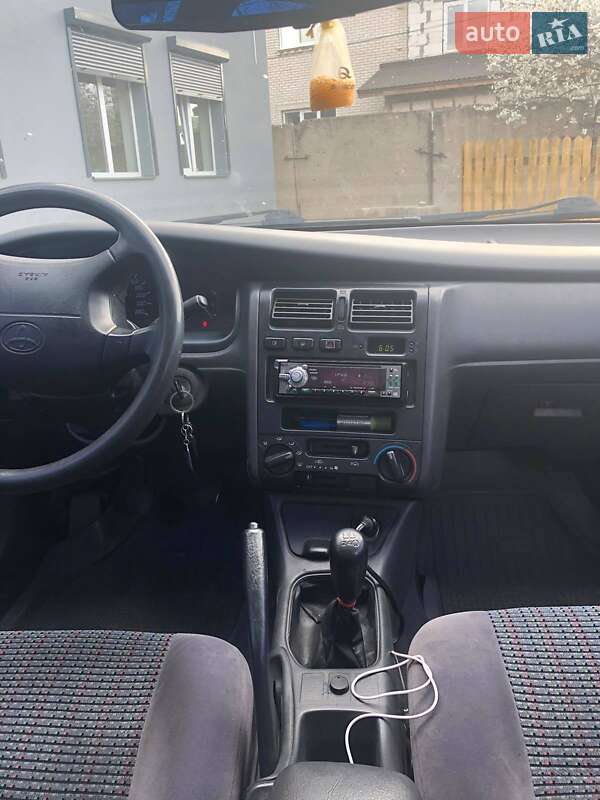 Седан Toyota Carina E 1995 в Рівному