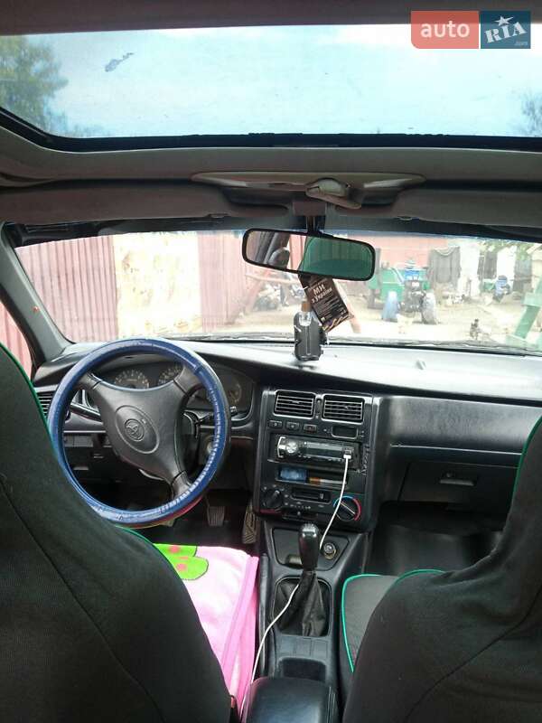 Седан Toyota Carina E 1993 в Остроге