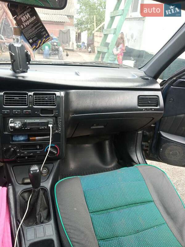 Седан Toyota Carina E 1993 в Остроге