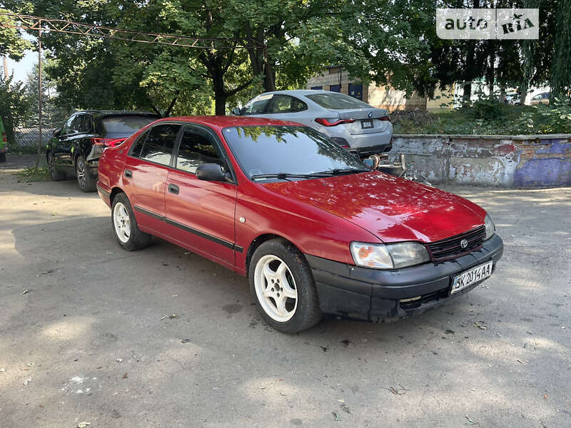 Седан Toyota Carina E 1995 в Рівному